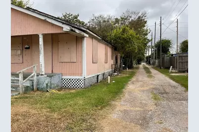 1315 52nd Street, Galveston, TX 77551 - Photo 2