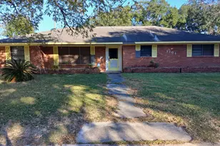 2101 Belvedere Dr, Baytown, TX 77520 - Photo 1