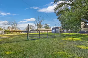 61 S Hilltop St, Point Blank, TX 77364 - Photo 4