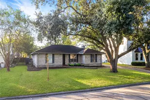 5339 Apple Blossom Ln, Friendswood, TX 77546 - Photo 1