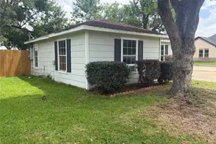 1319 Bernard St, Pasadena, TX 77506 - Photo 2