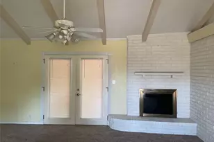 104 Hessler Dr, Hallettsville, TX 77964 - Photo 4