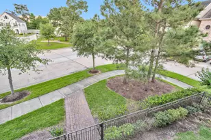 270 Green Blvd, Shenandoah, TX 77384 - Photo 10