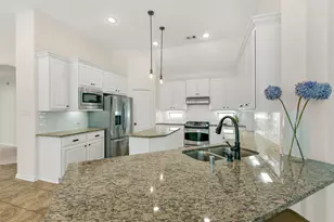 35 E Wolf Cabin Cir, Spring, TX 77389 - Photo 10