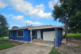 132 W Texaco Ave, West Columbia, TX 77486 - Photo 1