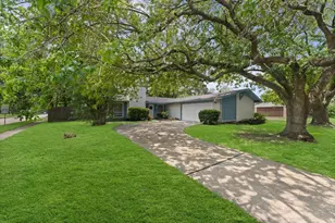8103 Mobud Dr, Houston, TX 77036 - Photo 2