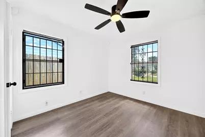 9211 Clearway Drive, Houston, TX 77033 - Photo 26