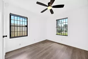 9211 Clearway Dr, Houston, TX 77033 - Photo 26