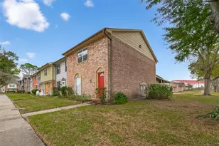 3834 Laura Leigh Dr, Friendswood, TX 77546 - Photo 4