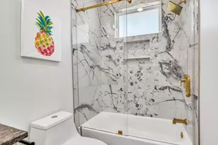 2401 33rd St, Galveston, TX 77550 - Photo 38