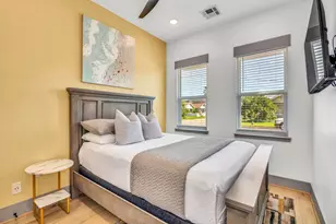 2401 33rd St, Galveston, TX 77550 - Photo 24