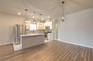 910 King St, Houston, TX 77022 - Photo 10
