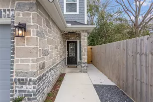 9215 Noel St, Houston, TX 77033 - Photo 2