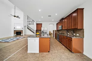 4663 Rockton Hills Ln, Sugar Land, TX 77479 - Photo 8