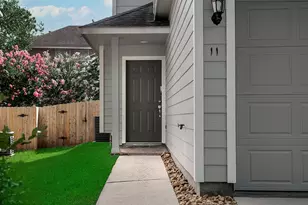 11 Scenic Brook Ct, The Woodlands, TX 77382 - Photo 2