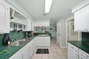 8822 Ryton Ln, Houston, TX 77088 - Photo 24