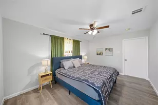 8822 Ryton Ln, Houston, TX 77088 - Photo 16