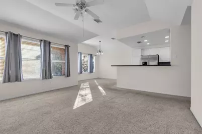 15 Scarlet Woods Court, The Woodlands, TX 77380 - Photo 4