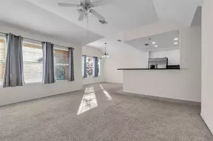 15 Scarlet Woods Ct, The Woodlands, TX 77380 - Photo 4