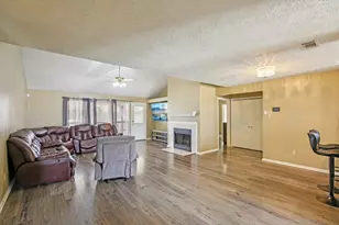 4718 Stonebridge St, Baytown, TX 77521 - Photo 4