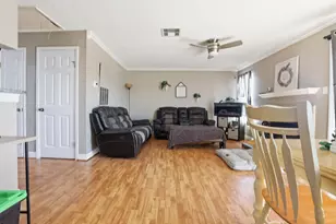 418 Garland Dr, Lake Jackson, TX 77566 - Photo 2