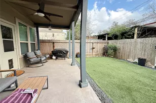 10947 Cannes Memorial Dr, Houston, TX 77043 - Photo 10