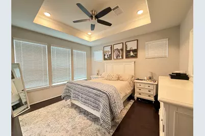 10947 Cannes Memorial Drive, Houston, TX 77043 - Photo 8