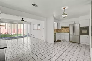 10614 Faircroft Dr, Houston, TX 77048 - Photo 2