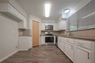 11647 Corkwood Dr, Houston, TX 77089 - Photo 10