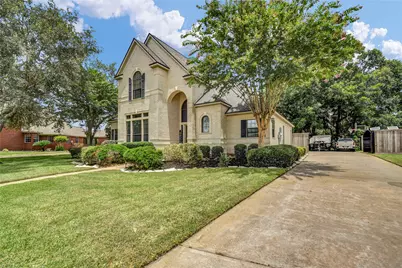 208 River Oaks Drive, Lake Jackson, TX 77566 - Photo 2