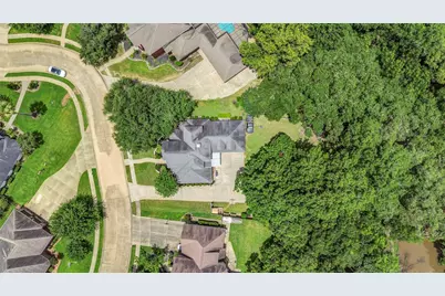 208 River Oaks Drive, Lake Jackson, TX 77566 - Photo 4