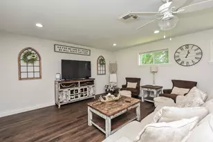 212 S Mattson St, West Columbia, TX 77486 - Photo 8