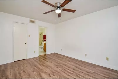 9700 Leawood Boulevard #1807, Houston, TX 77099 - Photo 12