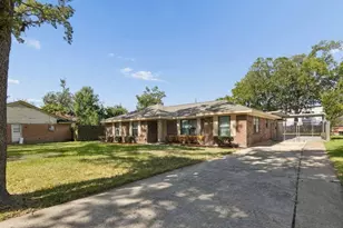 123 Lone Oak Dr, Highlands, TX 77562 - Photo 2