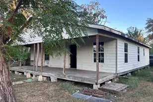 507 King St, Cuero, TX 77954 - Photo 1