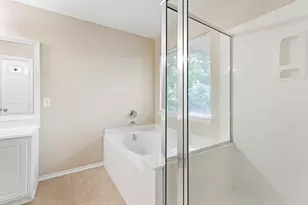 106 E Stedhill Loop, The Woodlands, TX 77384 - Photo 20