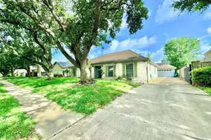 7914 Candle Ln, Houston, TX 77071 - Photo 6