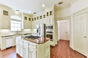 166 E Capstone Cir, The Woodlands, TX 77381 - Photo 14