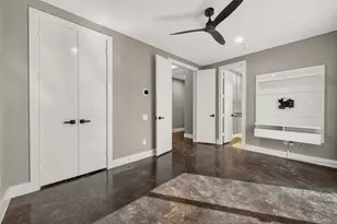 5919 E Post Oak Ln, Houston, TX 77055 - Photo 6