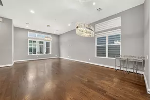 5919 E Post Oak Ln, Houston, TX 77055 - Photo 10