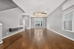 5919 E Post Oak Ln, Houston, TX 77055 - Photo 10