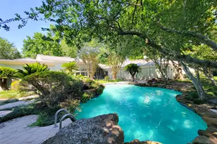 5 Hunters Branch Dr, Houston, TX 77024 - Photo 4