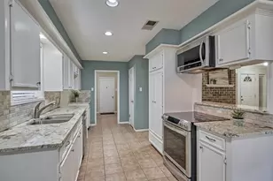 42 Devonshire Dr, Conroe, TX 77304 - Photo 12