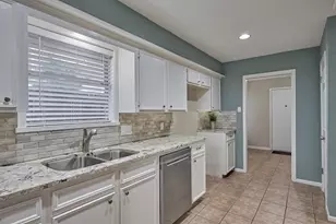 42 Devonshire Dr, Conroe, TX 77304 - Photo 14