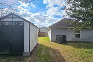 8031 Canyon St, Houston, TX 77051 - Photo 4
