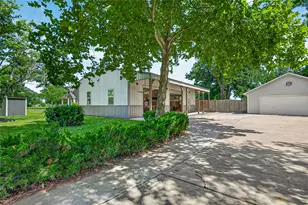 238 Horse Shoe Trail, Angleton, TX 77515 - Photo 4
