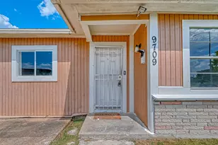 9709 Fairland Dr, Houston, TX 77051 - Photo 2