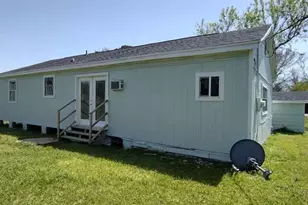 122 S Circle Dr, Liverpool, TX 77577 - Photo 2