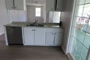 122 S Circle Dr, Liverpool, TX 77577 - Photo 6