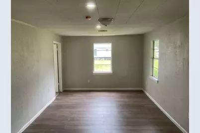 122 S Circle Drive, Liverpool, TX 77577 - Photo 6